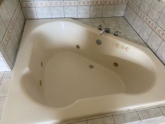 Corner Whirlpool Jetted Bathtub