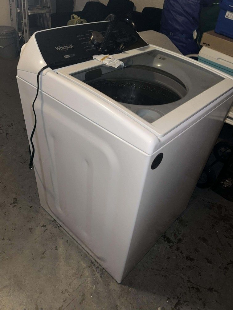 Whirl Pool Washer And Gas Dryer Set