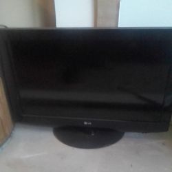 LG 32 inch TV