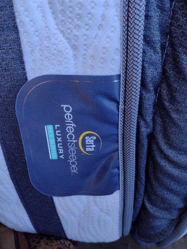 Never Used Queen Size Serta Luxury Pillow Top Hybrid