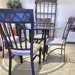 48” Glass Top Dining Round Table/chairs /wine Bar Asking $450. Price Reduced For A Quick Sale, Entertaining All Serious Offers 