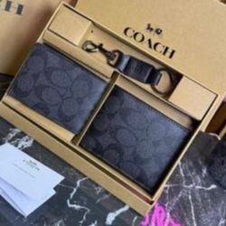 3 pieces included wallet and keychain  