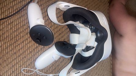 Meta Quest 3 VR Headset with Controllers