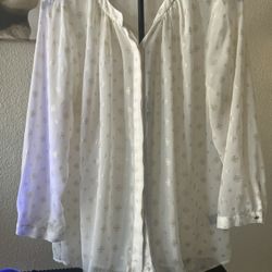 Women’s Tops/ Liz Claiborne Cream And Gold Accents