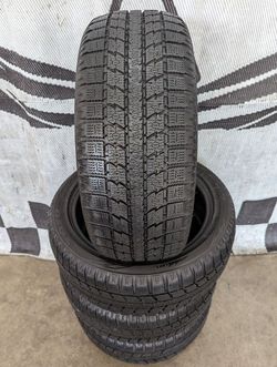 205/50r17 "Near New" Toyo Observe GSI-5 studless winter snow tires