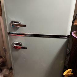Retro Mint Mini Fridge