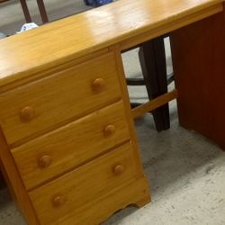 Student Desk. Draws Work. Excellent Condition 