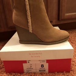 NEW Women’s Size 8 Booties 