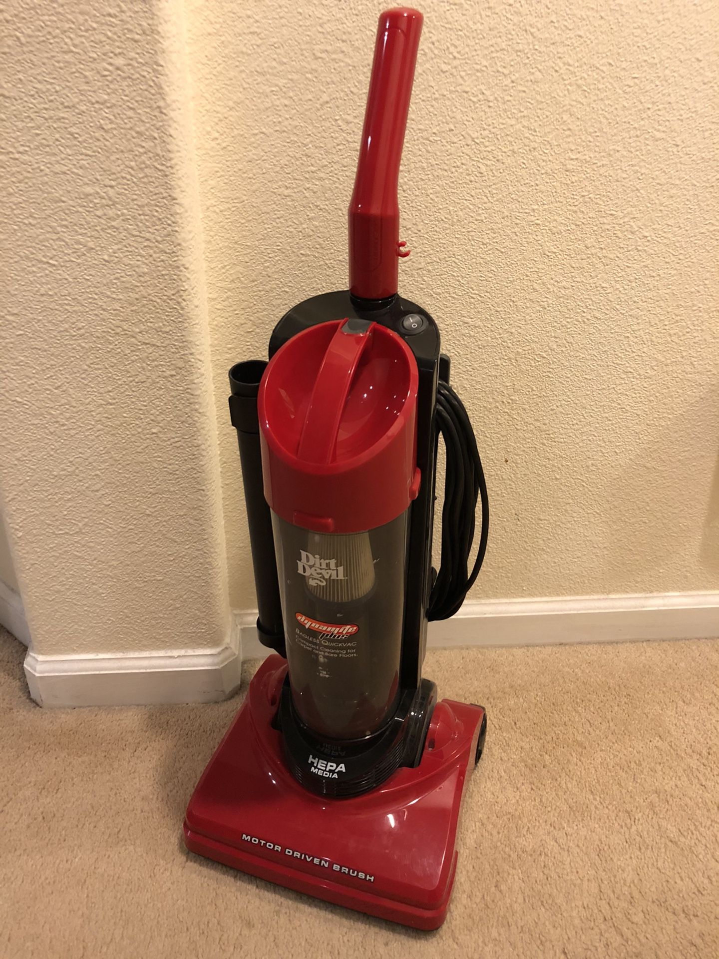 Dirt Devil dynamite plus vacuum cleaner