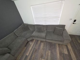 4 pieces sectional Sofa $$$$