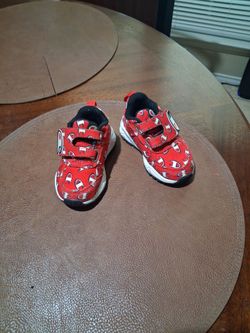 Toddler shoe champion size 4t barely use in good condition