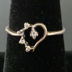 VTG LOVE STORY 10k Gold Heart Shaped Diamond SZ 7.75" Ring 1.13g MISSING 1 Stone