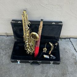 Saxophone Alto Cecilia Gold Tone With Hard Shell Case