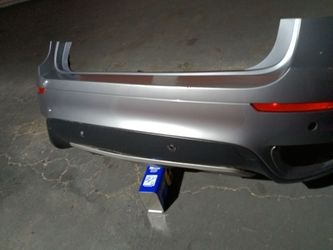 2015-2019 bmw X6 complete back bumper with All the accessories and parking assistance sensors with accessories OEM.
