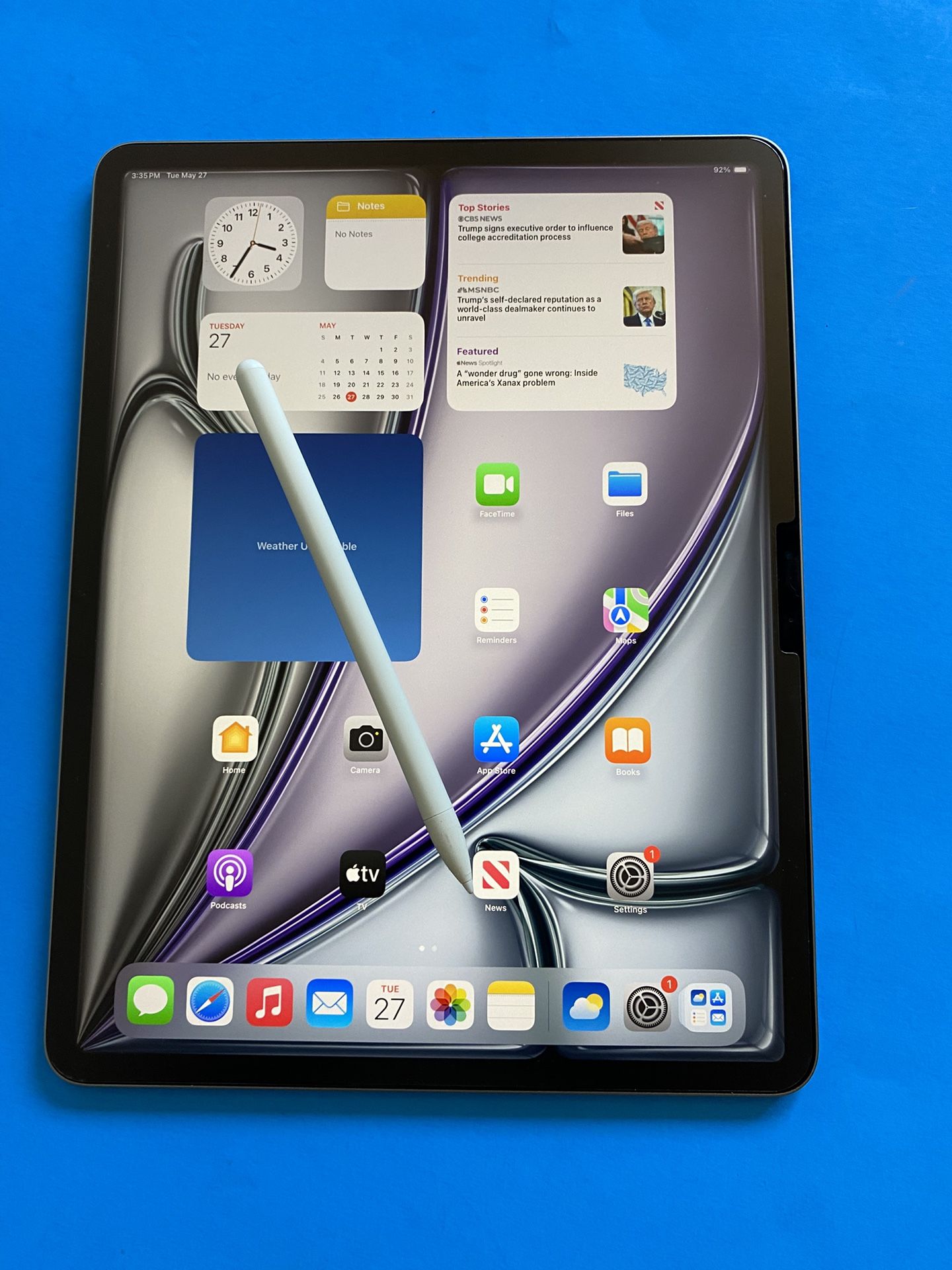 Apple IPad Air 13” (M2 chip / 2024 model) 128GB with Pen, keyboard & Accessories (warranty 10/2025)