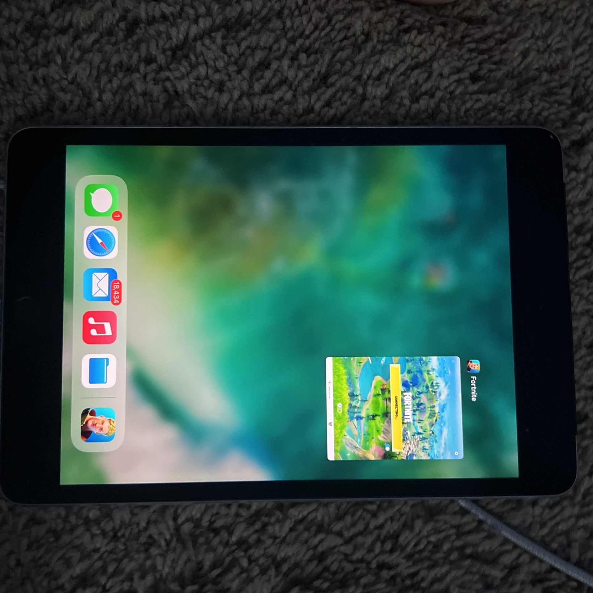 iPad Mini 4 WITH FORTNITE ON IT (TAKING OFFERS PLS)