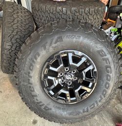 Bronco raptor wheels and tires 99% tread 37"
