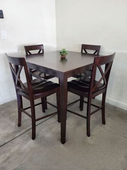 Table 4 Chairs Excellent Condition