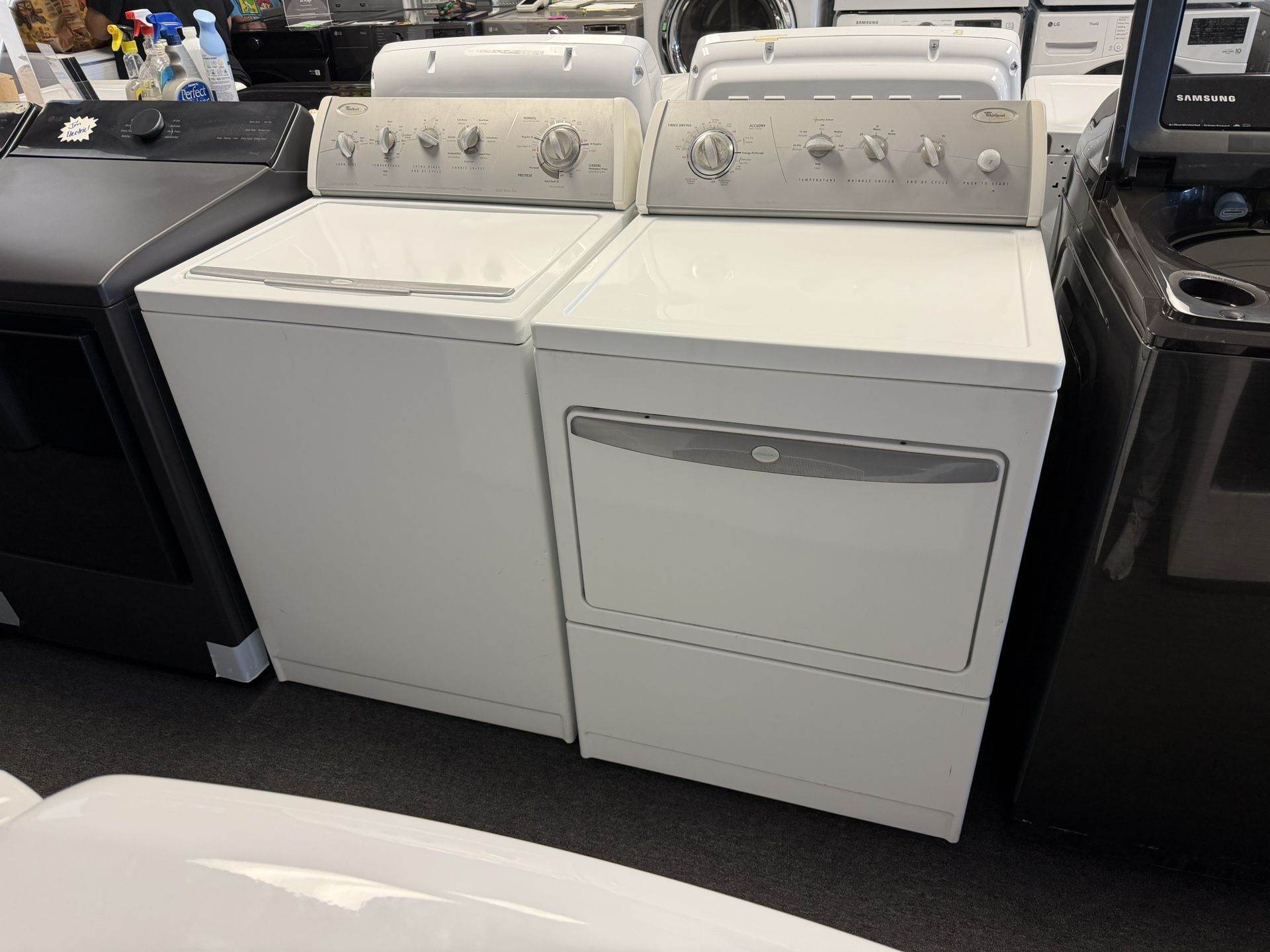 Nice Whirlpool Heavy Duty Washer / Gas Dryer Set