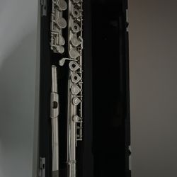 Student Flute w/ Case – Great Condition