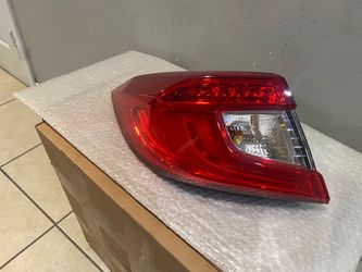 2018-2022 Honda accord left tail light