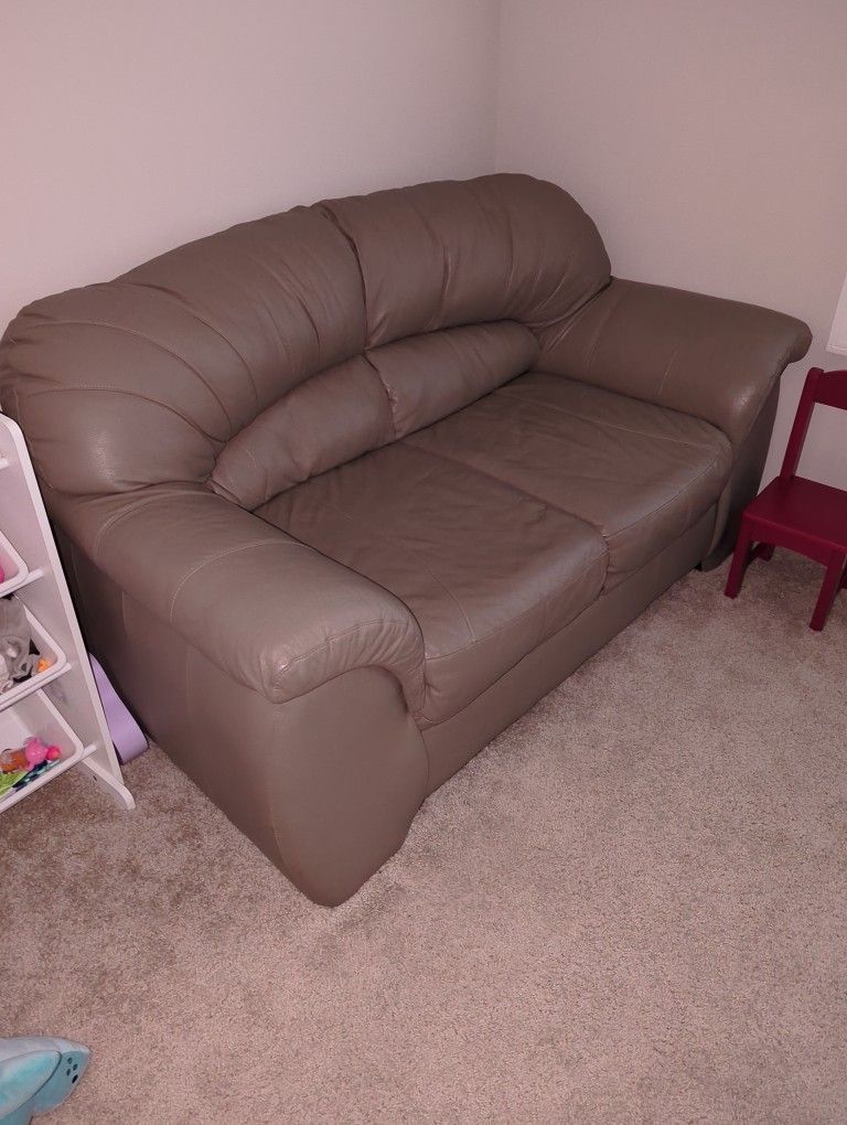 Free SOFA/COUCH