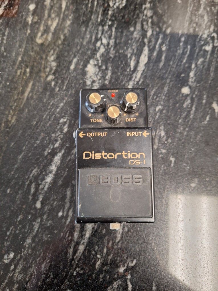 BOSS DISTORTION DS-1 PEDAL