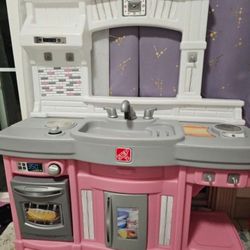 Like New Play Kitchen 