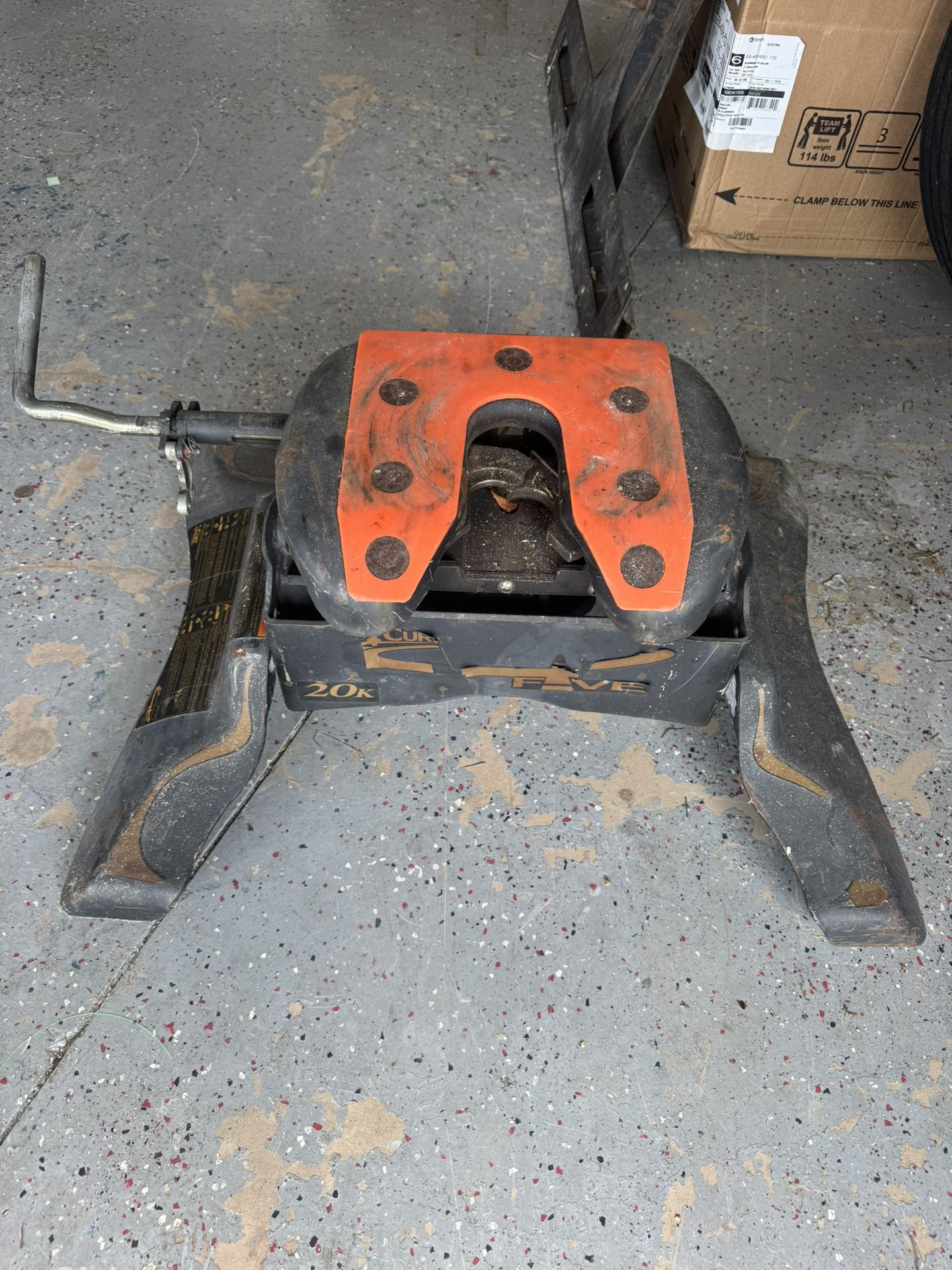 Curt Fifth wheel With Bracket