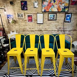 Set of 4 indoor/outdoor/patio/bar yellow metal barstools counter stools 24in retro diner style