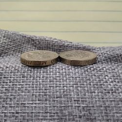 1984 Rare 1 Pond British Coins Edge Upside Down