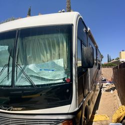 2005 Fleetwood Pace arrow