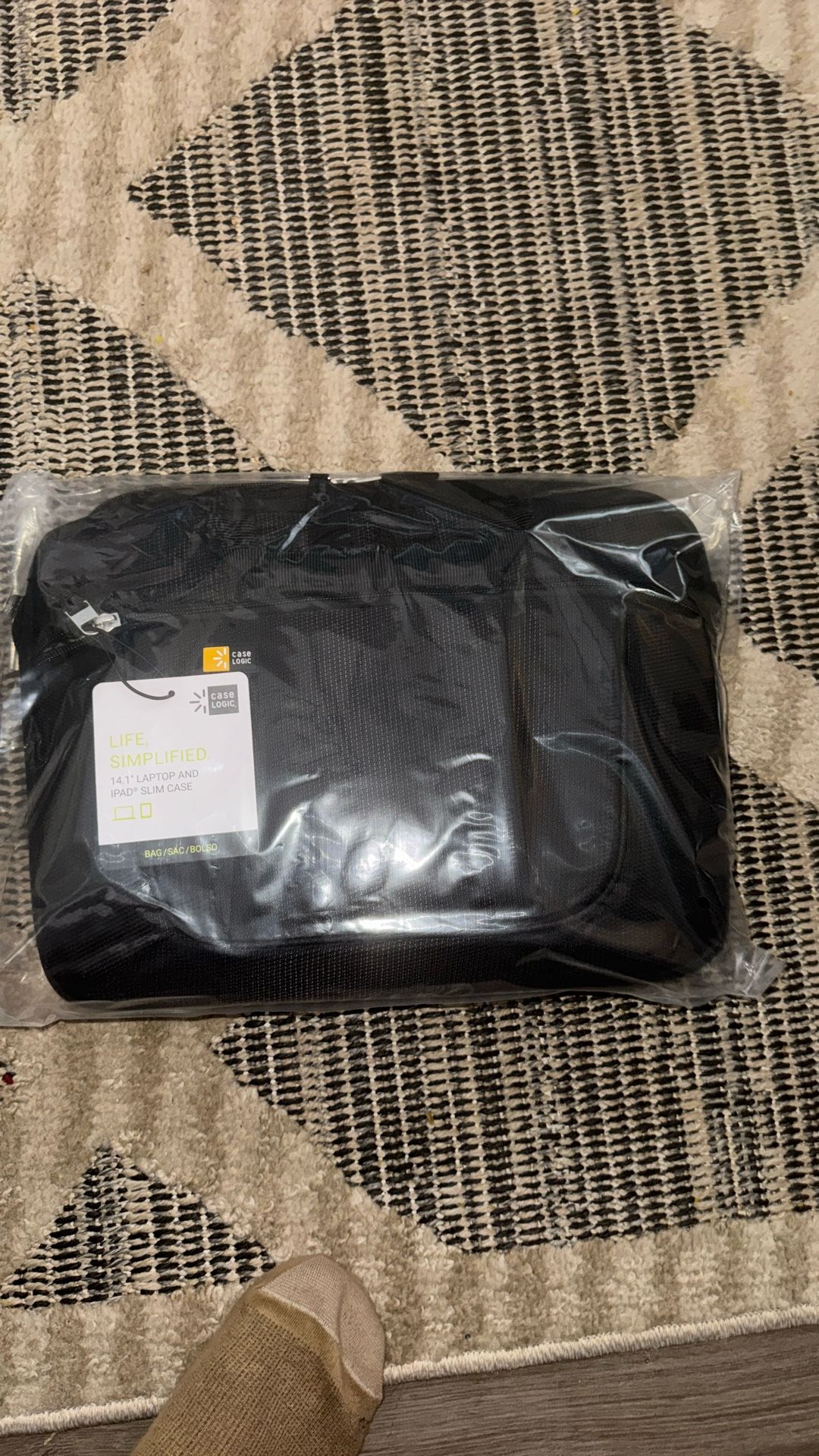 LAPTOP, IPAD, SMARTPHONE AND MULTIPLE ACCESSORIES CASE BRAND NEW LIGHTWEIGHT WITH MULTIPLE POCKETS
