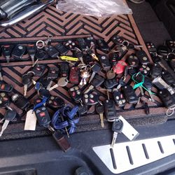 43 Remotes And car Keys