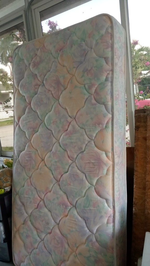 Twin Mattress Good Condition..