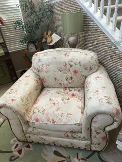 Black Friday Special Love Seats Floral Old