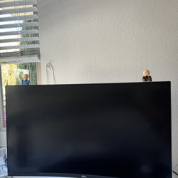 Dell 32 Curved 4K UHD monitor