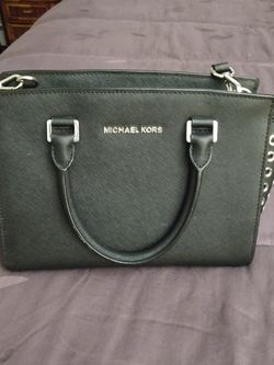 Michael Kors Black Pocket Book