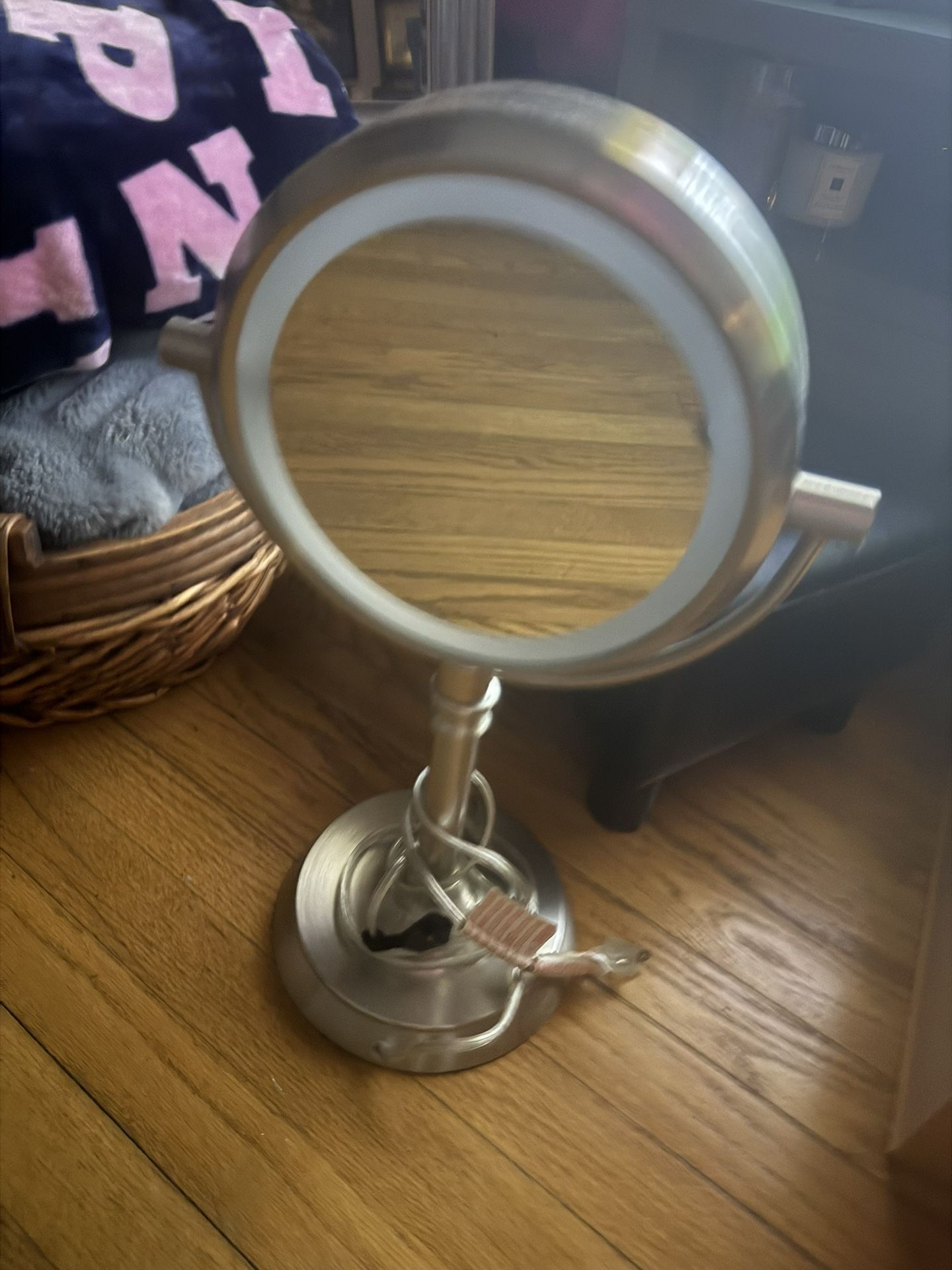 Make Up Mirror With Light
