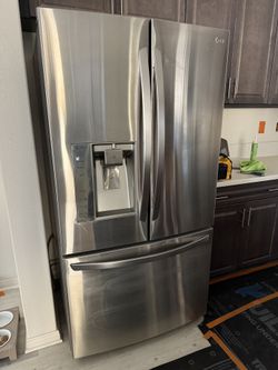 LG - 30.7 Cu. Ft. French Door Refrigerator LFX31925ST SK