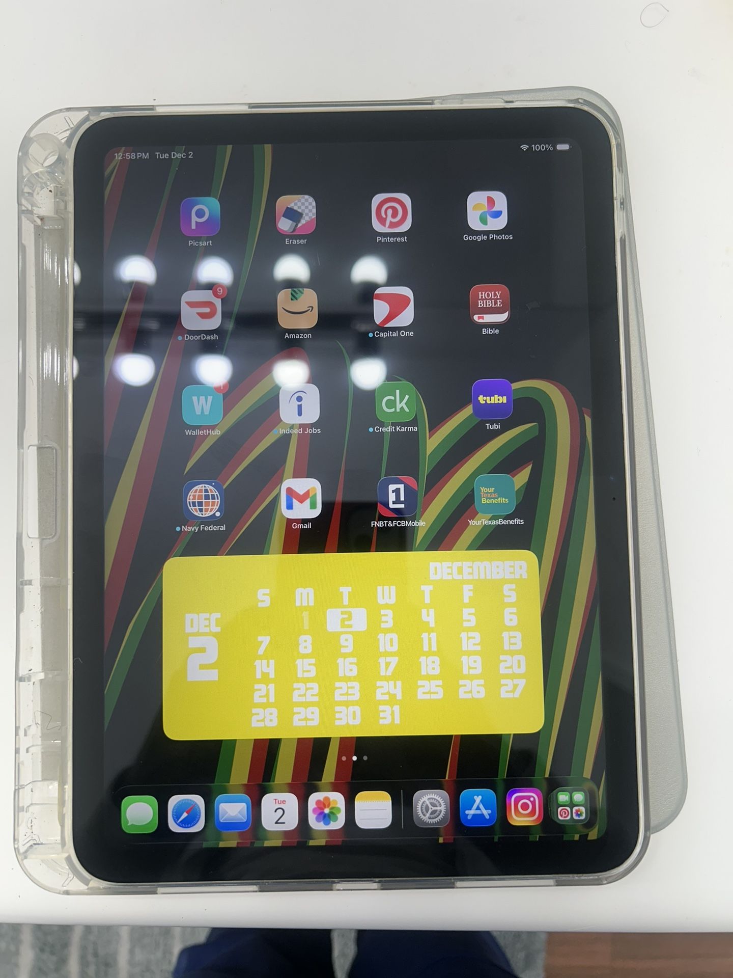 Yellow iPad (A16) / Apple Pencil