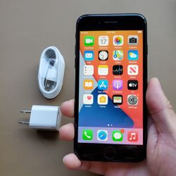 iPhone 7 - UNLOCKED - Like New  