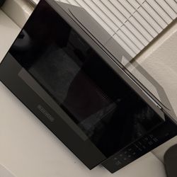 Black + Decor Microwave 