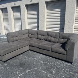 Excellent Condition Grey Sectional Sofa Couch Set