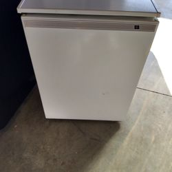 Kenmore Mini Fridge (Freezer on Top)