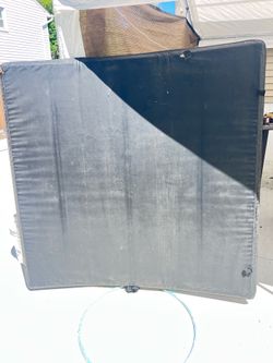 Pickup truck bed cover