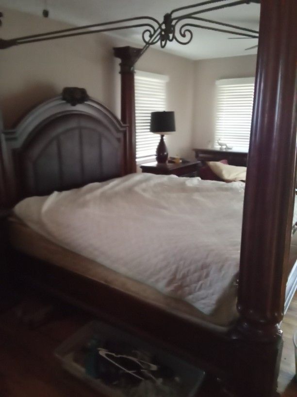 California King Bedroom Suit