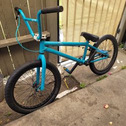 USED 20 INCHES  MIRRA CO  BMX EVERYTHING  HAS NEW TIRES  BRAKES  ALSO  WAS WELL TAKEN CARE OFF  HABLO ESPAÑOL TANBIEN 