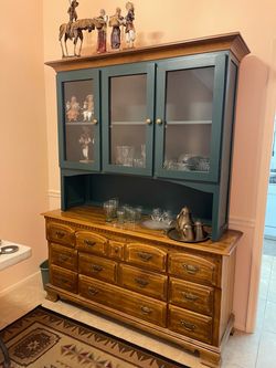 Hutch/China cabinet