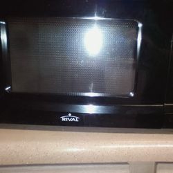 Rival .9 Cu Foot 900 Watt Microwave Oven